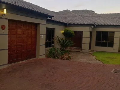 4 Bedroom House To Rent in Bo-dorp, Rustenburg - Yrrx.webp