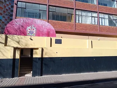 0.5 Bedroom Apartment To Rent in Johannesburg - 9I56.webp