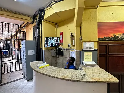 0.5 Bedroom Apartment To Rent in Johannesburg - MAnl.webp