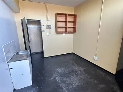 0.5 Bedroom Apartment To Rent in Johannesburg - j5MQ.webp