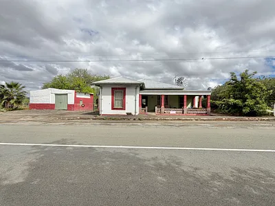 4 Bedroom House For Sale in Beaufort West - TvQd.webp