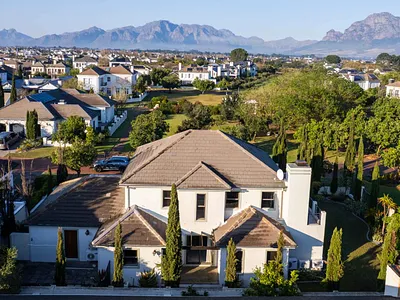 4 Bedroom House For Sale in Paarl - cwly.webp