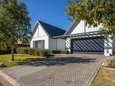 4 Bedroom House To Rent in Paarl - img