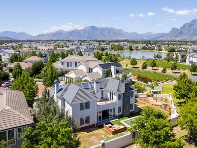 4 Bedroom House For Sale in Val de Vie Estate, Paarl - xe3Y.webp