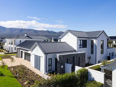 4 Bedroom House To Rent in Paarl - BTh8.webp