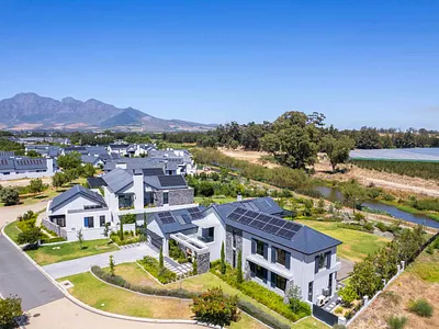 5 Bedroom House For Sale in Val de Vie Estate, Paarl - hw8D.webp