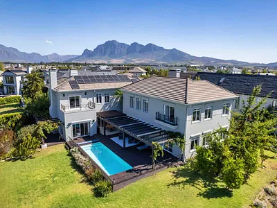 5 Bedroom House For Sale in Val de Vie Estate, Paarl - img