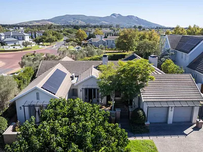 4 Bedroom House For Sale in Val de Vie Estate, Paarl - 2bGG.webp