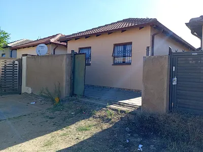 2 Bedroom House For Sale in Midrand - img