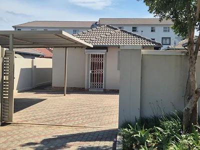 2 Bedroom House For Sale in Midrand - pnk0.webp
