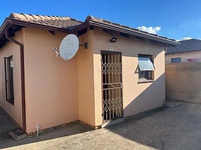 2 Bedroom House For Sale in Midrand - lOGu.webp
