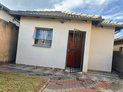 2 Bedroom House For Sale in Midrand - cLGL.webp