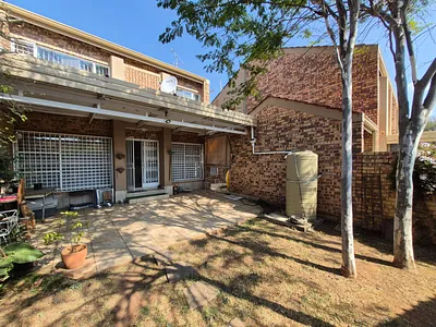 3 Bedroom Townhouse To Rent in Pretoria - DqX4.webp