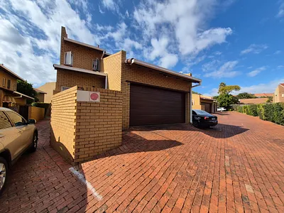 3 Bedroom Townhouse To Rent in Pretoria - Z8OQ.webp