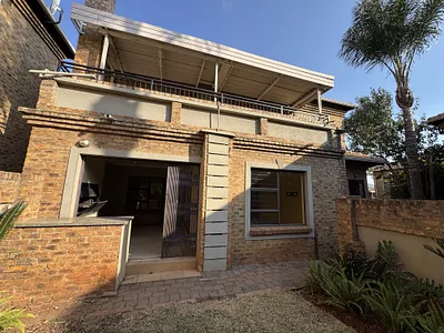4 Bedroom Townhouse For Sale in Pretoria - jJjy.webp
