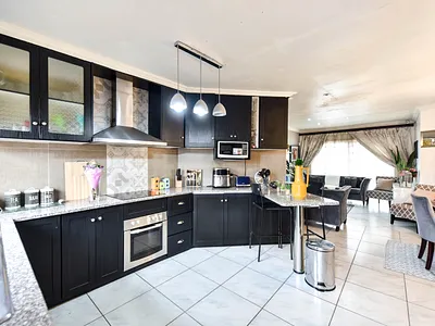 2.5 Bedroom Townhouse For Sale in Akasia - 8fkl.webp
