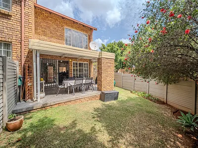 2 Bedroom Townhouse For Sale in Pretoria - eRVU.webp
