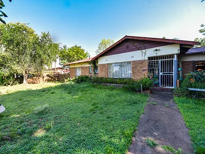 4 Bedroom House For Sale in Centurion - YOef.webp