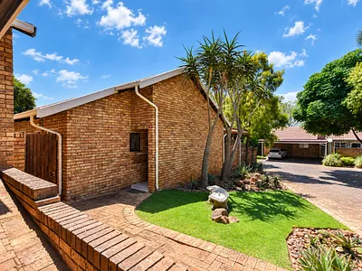 2 Bedroom Townhouse For Sale in Pretoria - BwEO.webp