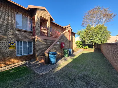 2 Bedroom Apartment To Rent in Pretoria - trOp.webp