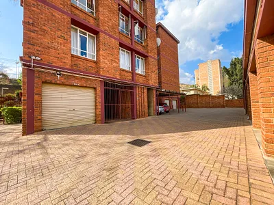 2 Bedroom Apartment For Sale in Pretoria - J2g6.webp