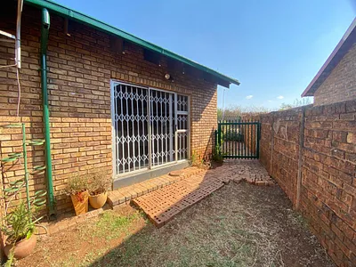1 Bedroom Apartment To Rent in Pretoria - UL21.webp