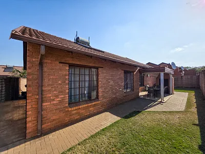 3 Bedroom Townhouse For Sale in Pretoria - rvtS.webp