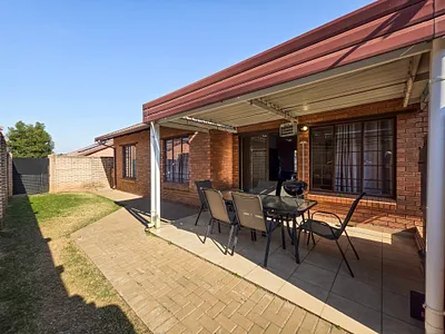3 Bedroom Townhouse To Rent in Pretoria - o61A.webp