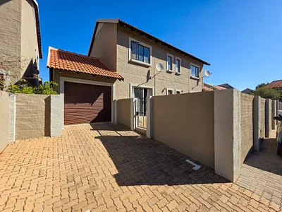 2 Bedroom Apartment For Sale in Pretoria - 1fBD.webp
