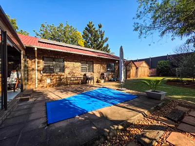 3 Bedroom Townhouse For Sale in Pretoria - j4BE.webp