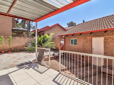 4 Bedroom Townhouse For Sale in Pretoria - KT2k.webp