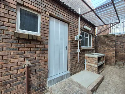 1 Bedroom Apartment To Rent in Pretoria - XgfZ.webp