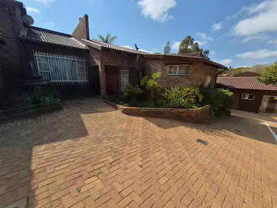 6 Bedroom Townhouse To Rent in Pretoria - img