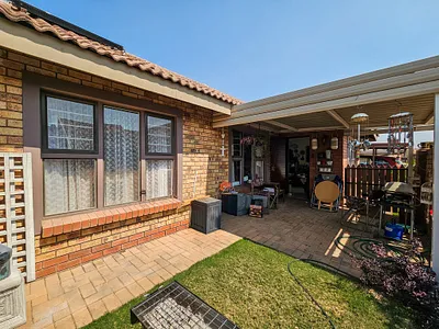 2 Bedroom Townhouse For Sale in Pretoria - nHrB.webp