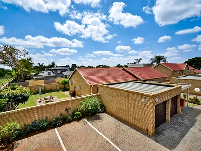 3 Bedroom Townhouse For Sale in Pretoria - 2EUC.webp