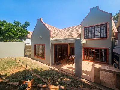 3 Bedroom Townhouse For Sale in Pretoria - img