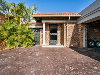 3 Bedroom Townhouse For Sale in Pretoria - img