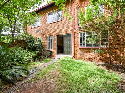 3 Bedroom Townhouse For Sale in Pretoria - JQe7.webp