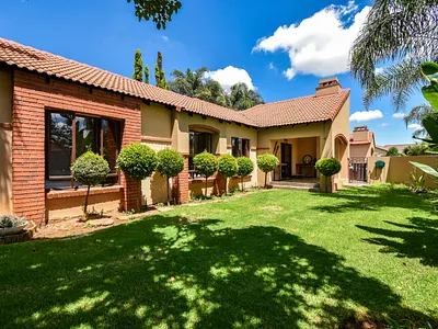 3 Bedroom Townhouse For Sale in Pretoria - txWW.webp