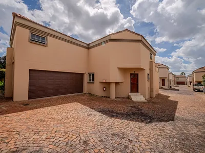 4 Bedroom Apartment For Sale in Pretoria - lUJS.webp