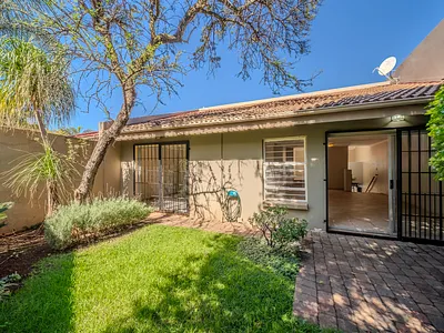 2 Bedroom Townhouse For Sale in Pretoria - iHY7.webp