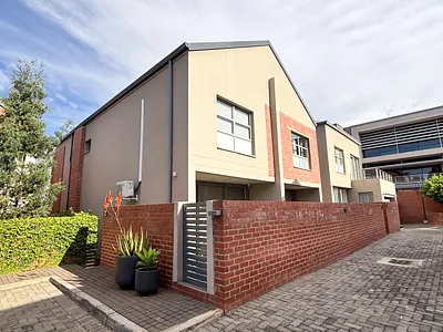 3 Bedroom Townhouse For Sale in Pretoria - img