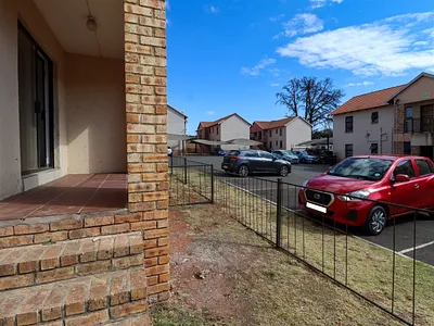 2 Bedroom Apartment To Rent in Roodepoort - img