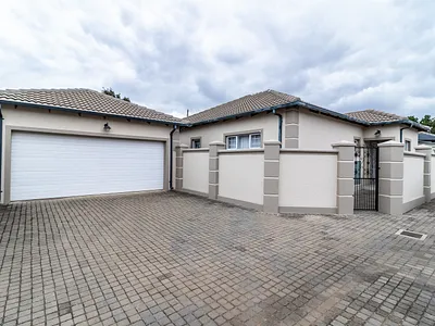 2 Bedroom Townhouse For Sale in Pretoria - fx6R.webp