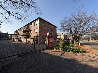 3 Bedroom Apartment For Sale in Pretoria - oQHG.webp