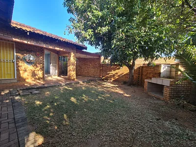 3 Bedroom Townhouse For Sale in Pretoria - h7vc.webp