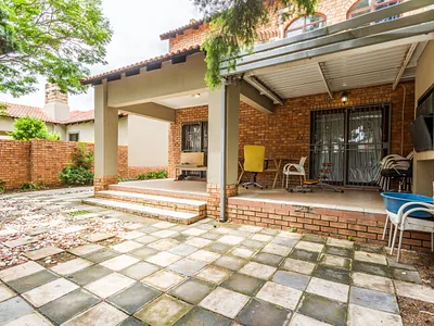4 Bedroom Townhouse For Sale in Pretoria - 6q5a.webp
