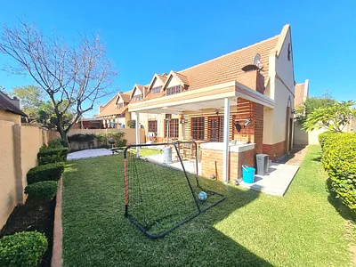 3 Bedroom Townhouse To Rent in Pretoria - 6JDW.webp