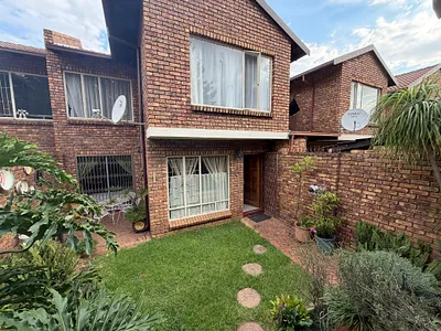 3 Bedroom Townhouse To Rent in Pretoria - PmiJ.webp