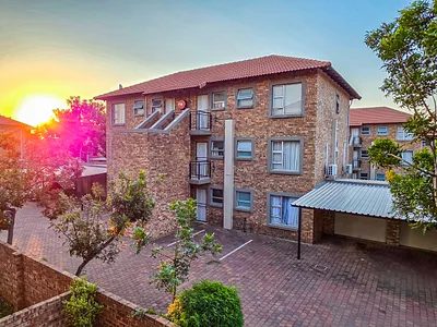 2 Bedroom Apartment For Sale in Pretoria - 1pKK.webp